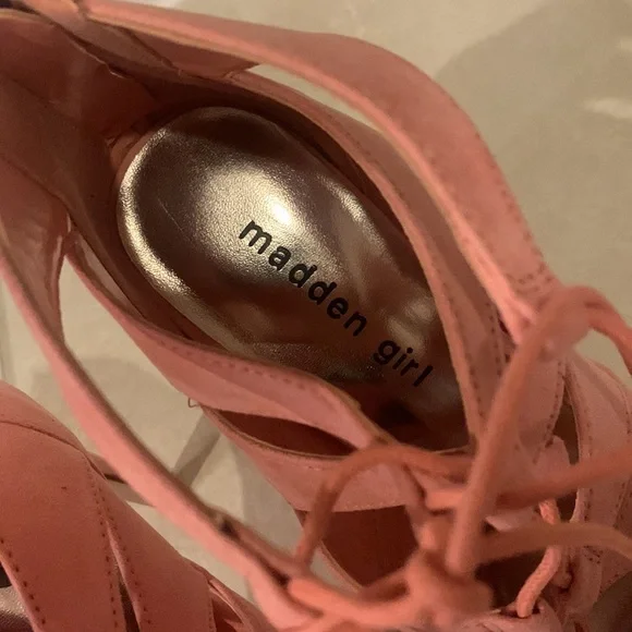 Madden girl peach Color sandals - Picture 8 of 15
